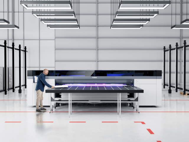 Canon rozšiřuje portfolio velkoformátových tiskáren o novinku s technologií UVgel