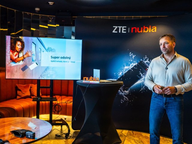 ZTE uvedlo na český trh tenký a lehký telefon nubia Air