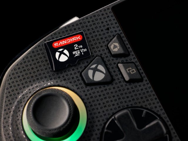 Sandisk představil exkluzivní licencované paměťové karty a SSD pro nové konzole ASUS ROG