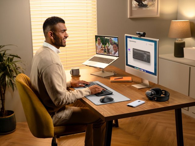 Logitech představil klávesnici Signature Slim Solar+ K980 se solárním napájením