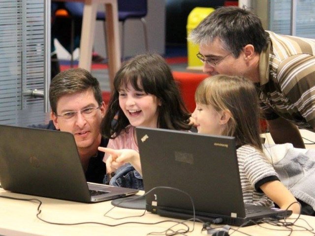 SAP učí mladé programovat, neziskovým organizacím nabízí grant na digitální vzdělávání