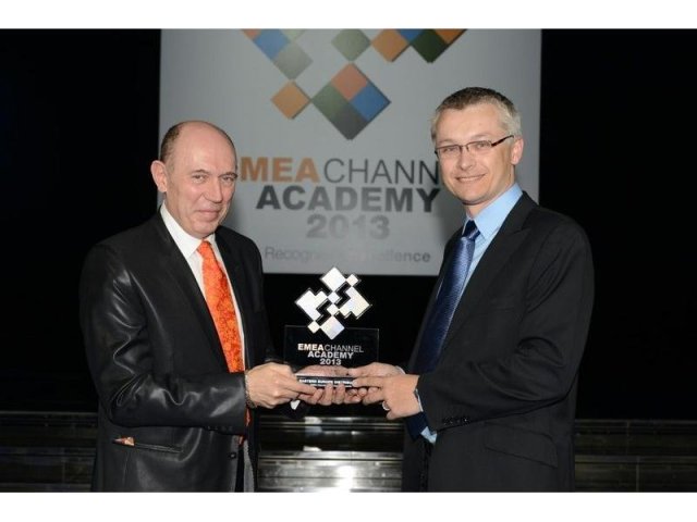 AT Computers nejlepším distributorem 2013 v EMEA