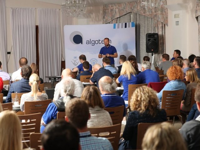 Příležitosti „powered by AlgoCloud“