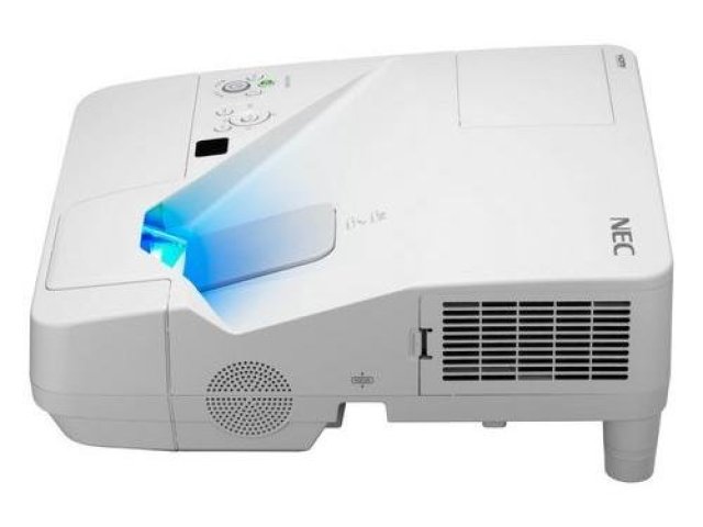 NEC: projektory UM série