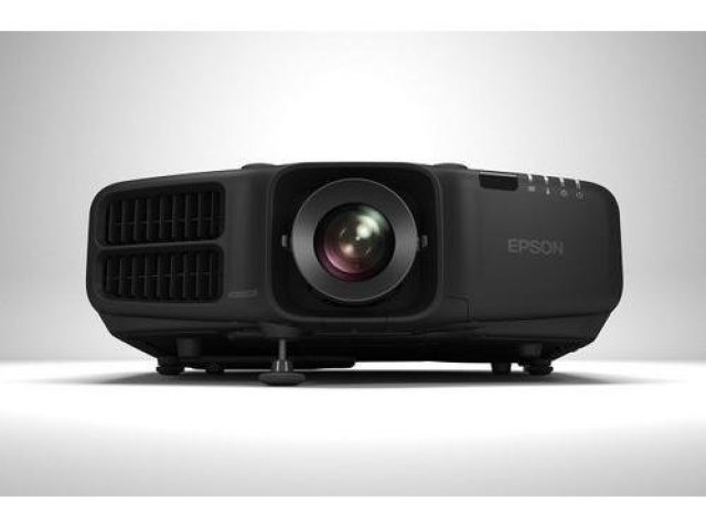 Epson: projektory EB-G6900WU a EB-G6800