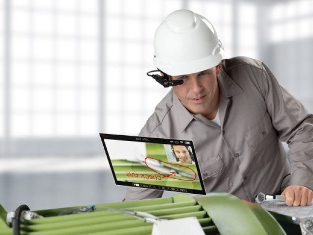 Toshiba má chytré brýle pro nasazení v průmyslu založené na Windows