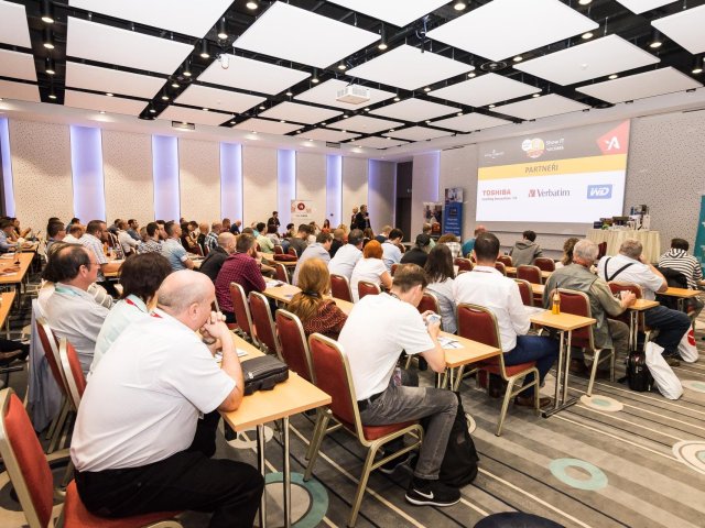 ABC Data Show IT na vlnách smíchu