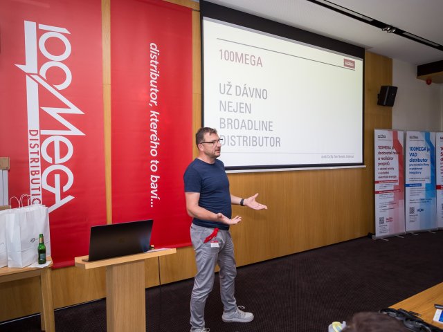 100MEGA zakončila jarní roadshow stylově – golfem, sluncem a řadou novinek