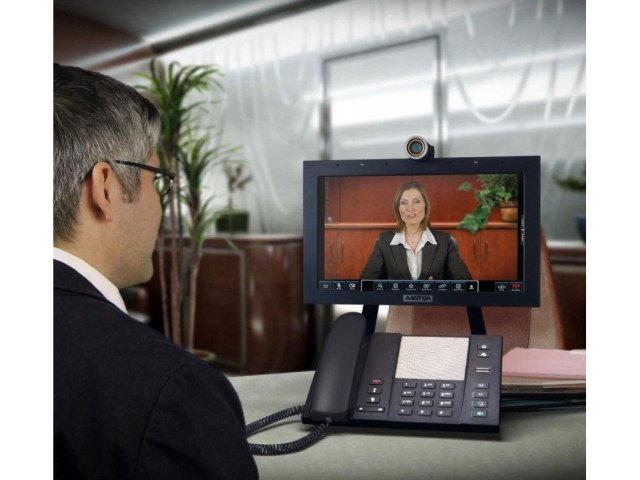 Aastra: multimediální telefon BluStar 8000i 