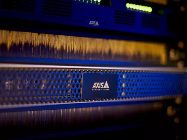 Axis uvádí záznamový server optimalizovaný pro AI aplikace. Zefektivní i při záběry s intenzivním pohybem
