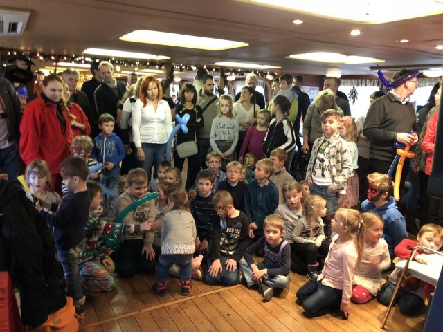 Adventní plavba SWS se svařákem, cukrovím a muzikou