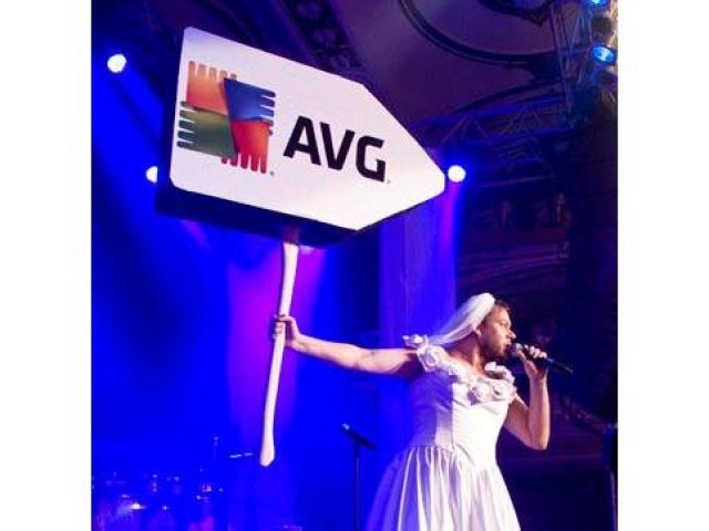 Pouze 27 % lidí si uvědomuje možnosti napadnutí smartphonů