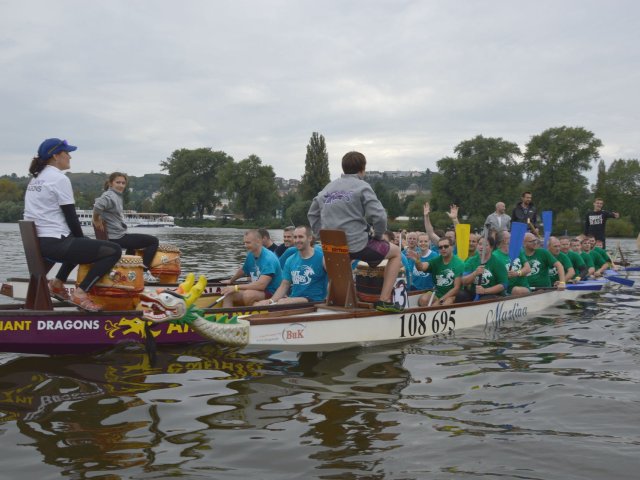 IT závody dračích lodí oslavily kulatiny