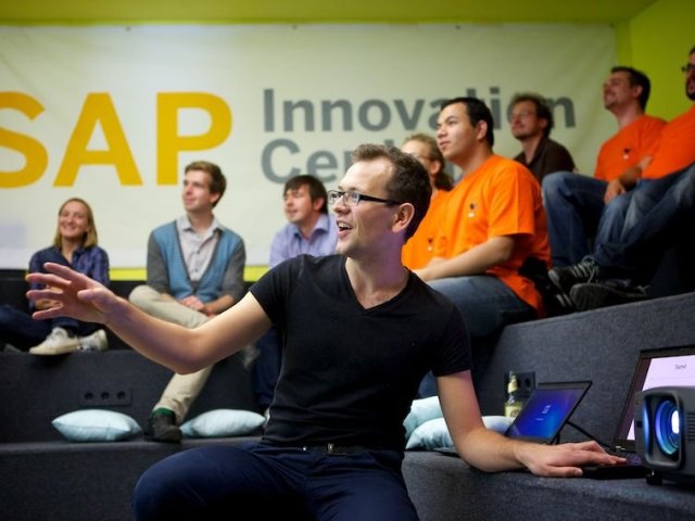 SAP podporuje sociální start-upy v soutěži Startery a digitální dovednosti u mladých iniciativou Meet and Code