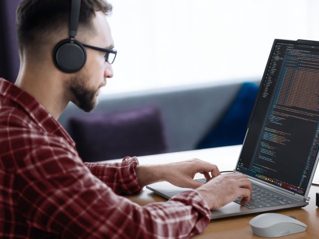 Lenovo na veletrhu CES 2025: Novinky pro podnikatele, hráče a kreativní uživatele