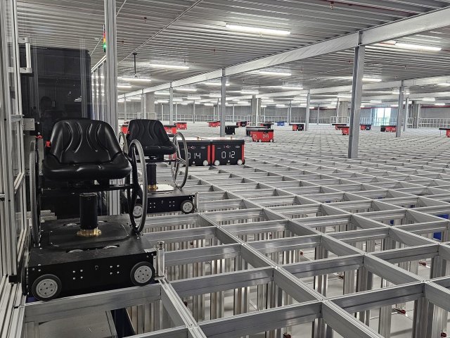 Robotický centrální sklad EET Group v Kodani doručí do dvou dnů objednávku kamkoli po Evropě