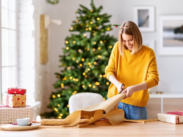Jak nakupujeme před Vánoci? Češi utrácí za dárky nad rámec rozpočtu