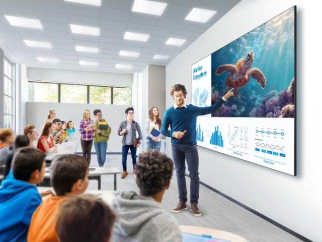 Panasonic představil nové LED displeje se snadnou konfigurovatelností