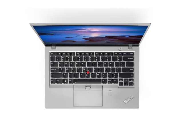 Lenovo uvedlo na český trh novou generaci ThinkPadu X1 Carbon a X1 Yoga