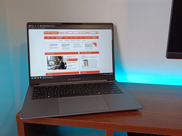 Recenze ASUS ExpertBook P5: Jeden z prvních s Intel Lunar Lake