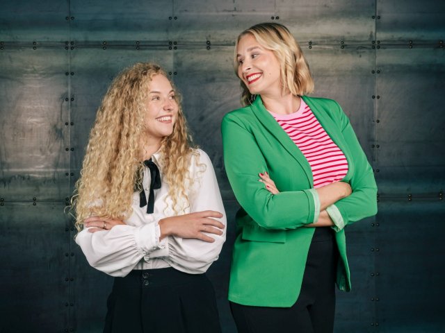 Marketing Samsungu v ČR a SR vede Denisa Arslanianová. PR manažerkou je Veronika Schieblová   