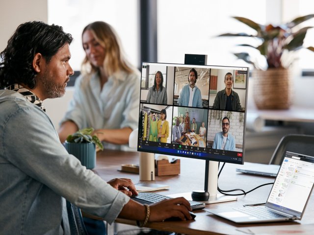 IT firmy hledají rovnováhu mezi AI inovacemi a klíčovými technologiemi