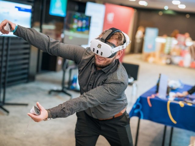 Konference eD WORLD přinesla novinky v podobě AI produktů i virtuální realitu 