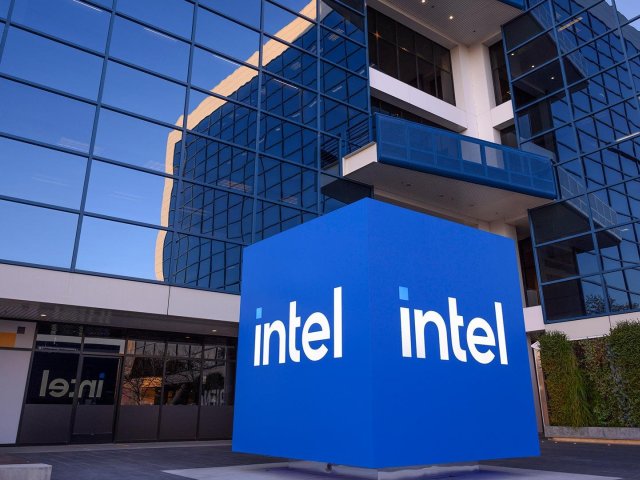 Transformace Intelu počítá s vyčleněním výroby čipů a pozastavením výstavby evropských továren 