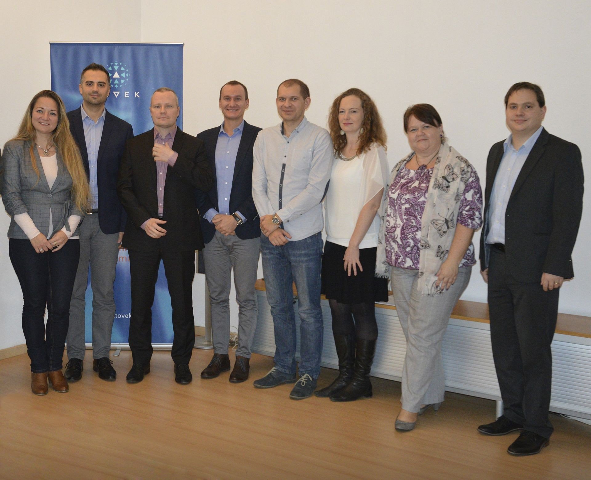 Zleva Věra Popovičová (Tovek), Ján Mital, Martin Leipner, Jakub Hlaváč, Martin Krištof, Hana Dvořáčková (Tovek), Jitka Čepová, Miroslav Nečas (Tovek)