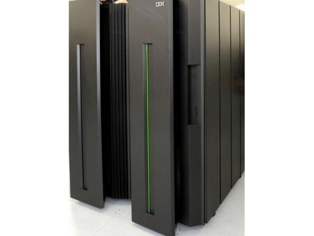 Mainframe server IBM zEnterprise