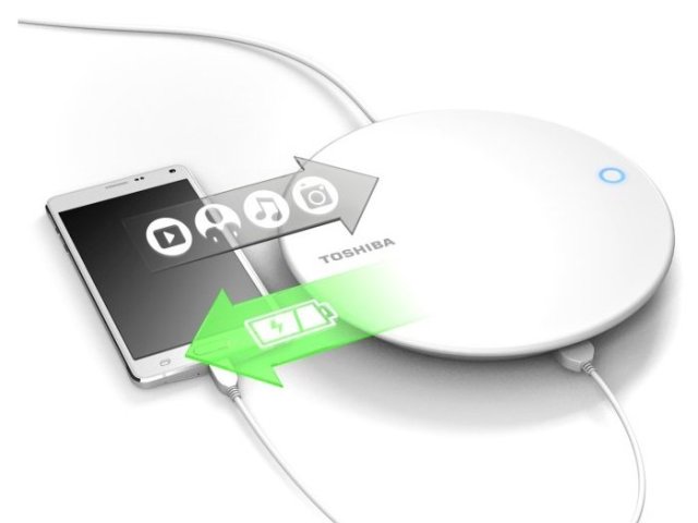 Externí disk Toshiba zazálohuje smartphone a navíc ho dobije