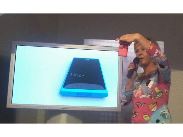Nokia představila smartphone N9