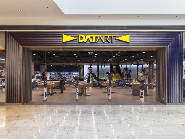 Electro World se mění na DATART