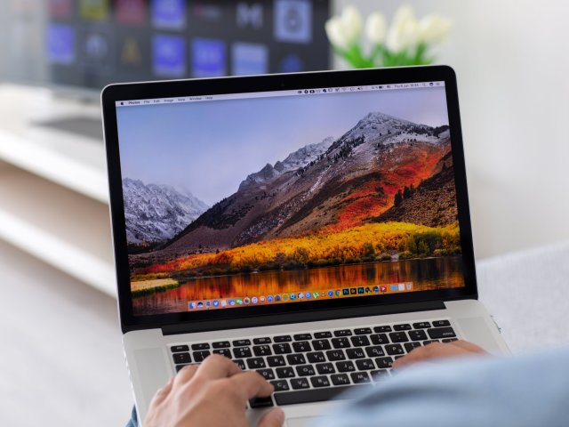 Hrozby pro macOS: Škodlivá reklama si hledá cesty do zařízení přes napodobeniny přehrávačů