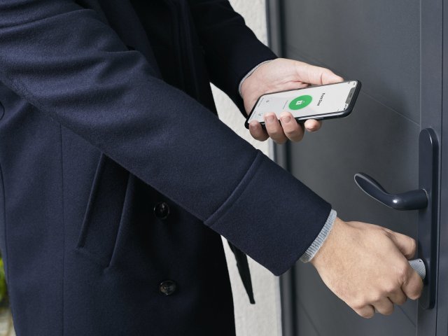 Netatmo uvádí na český trh chytrý zámek s fyzickými klíči