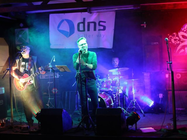 Hudební nářez s DNS