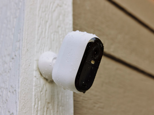 Arlo uvádí na náš trh novou řadou chytrých bezpečnostních kamer Essential 2