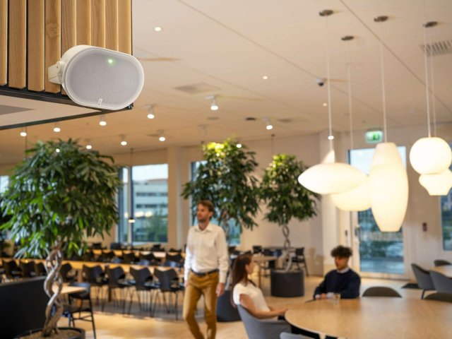 K zabezpečení budov patří i audio, zajistí jej například nové „all-in-one“ reproduktory od Axisu