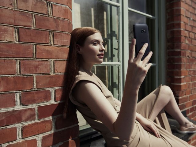 Polovina Čechů na dovolenou nebere fotoaparát, vystačí si s telefonem