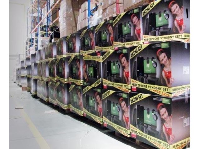 HAL3000 zaplavil české hypermarkety akčními PC sety