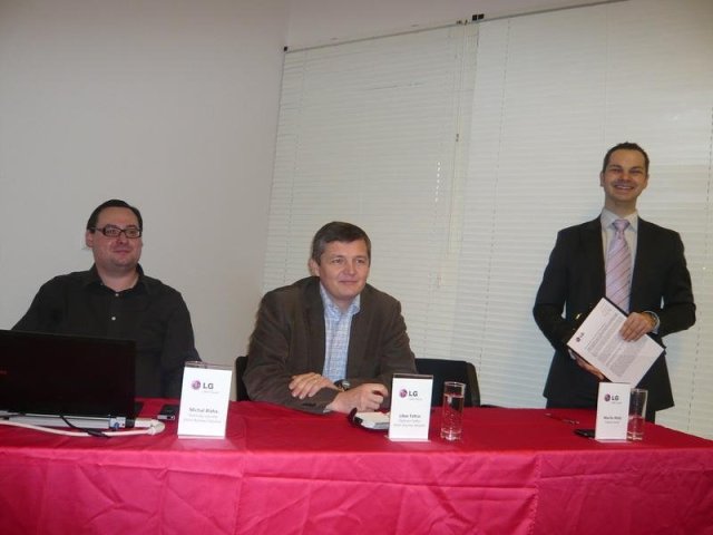 LG: monitor s šířkou 7,2 mm