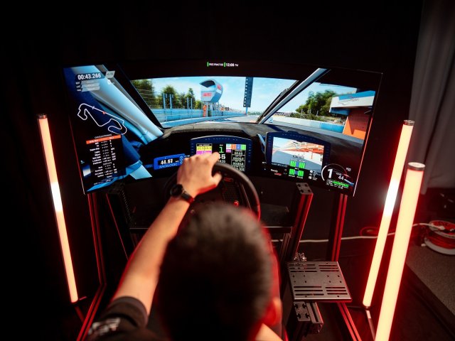 AOC rozšířilo svou nabídku o 44,5” OLED monitor AG456UCZD s frekvencí 240 Hz