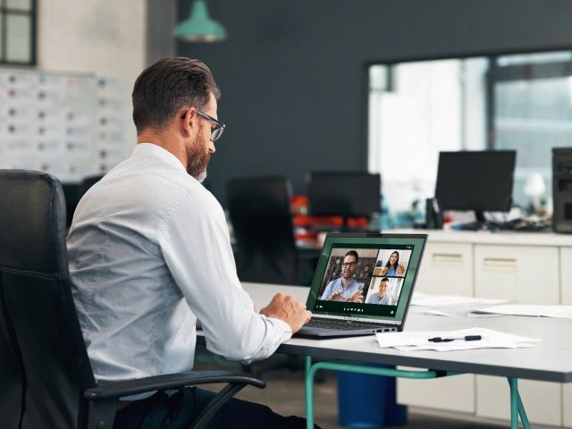 Využívání umělé inteligence ve firmách a organizacích roste