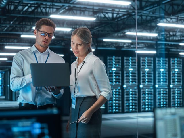 Schneider Electric rozšířil systém EcoStruxure IT o automatickou funkci reportování dat