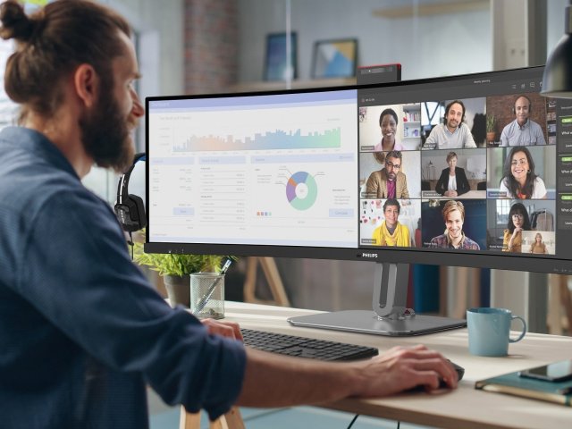 Philips 49B2U6900CH nabízí velkou pracovní plochu, KVM i webkameru s automatickým rámováním