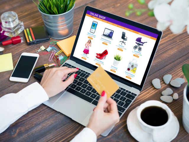 Češi v e-shopech riskují s hesly, čtvrtina z nich se setkala s podvodem