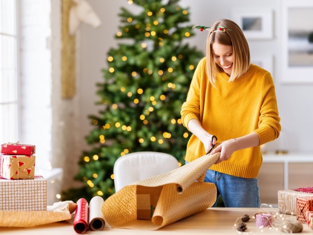 Češi letos utratí za dárky téměř osm tisíc