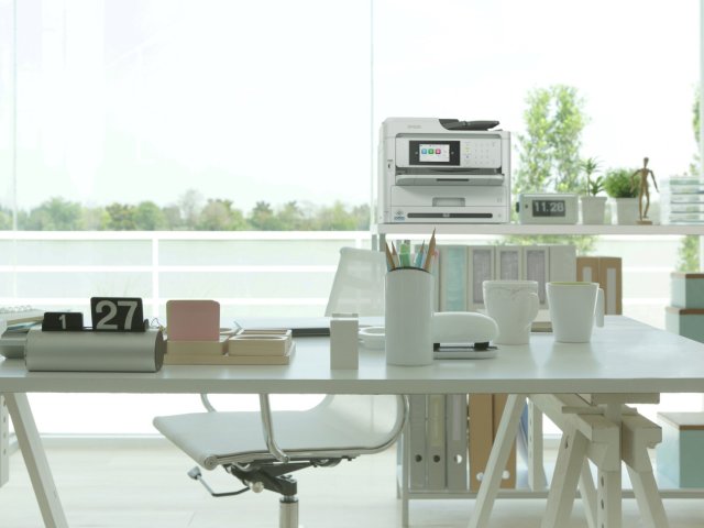 Epson uvedl na trh nové kompaktní černobílé tiskárny pro pracovní skupiny