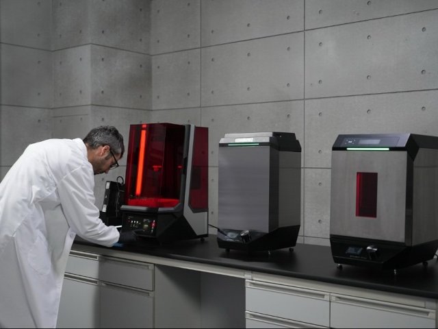Raise3D uvedla 3D tiskárnu DF2 pro profesionální resinový tisk