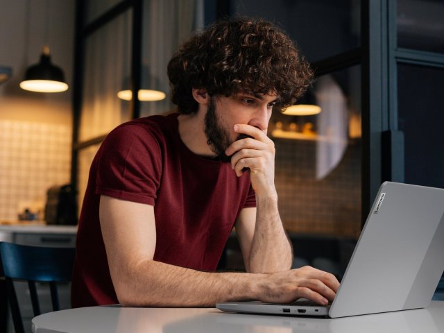 Prodej tabletů a chromebooků se nadále propadal